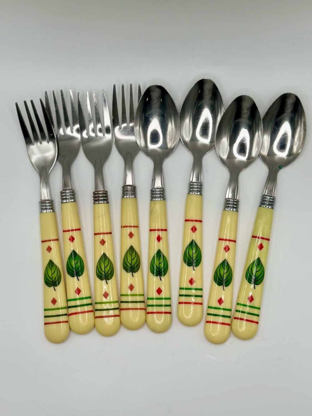 Vintage Stainless Plastic Leaf Design Handle 4 Fork 4 Spoon Set Cottage Core